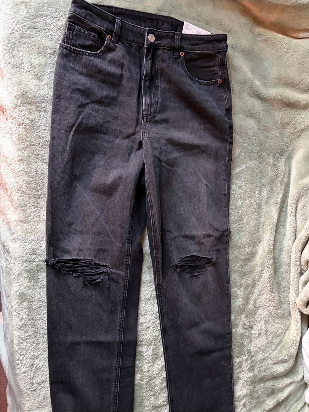 American Eagle Outfitters Women's High-Rise Black Ripped Jeans